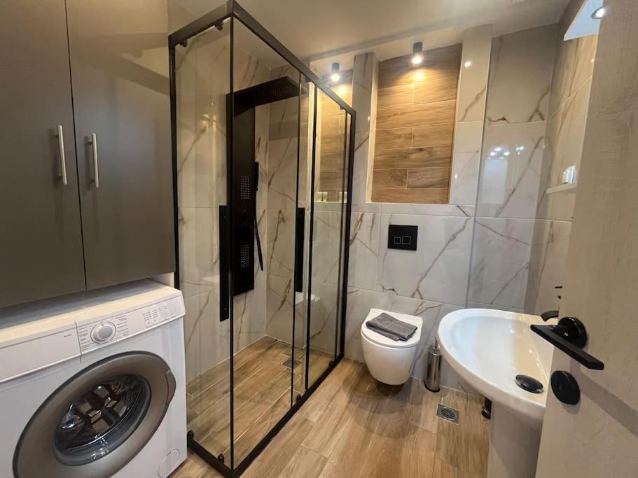 Ladadika Fine Living Apartment